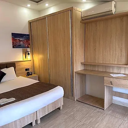 Hotel Beyond 2*