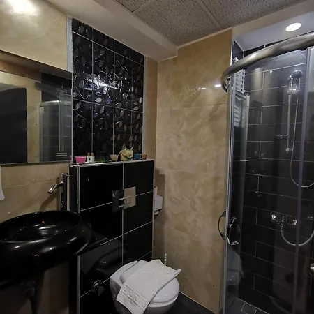 Hotel Beyond 2*